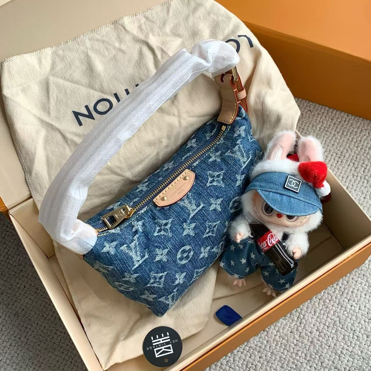 95新 LouisVuitton/路易威登 牛仔丹宁饭盒芯片款18cm 18327080