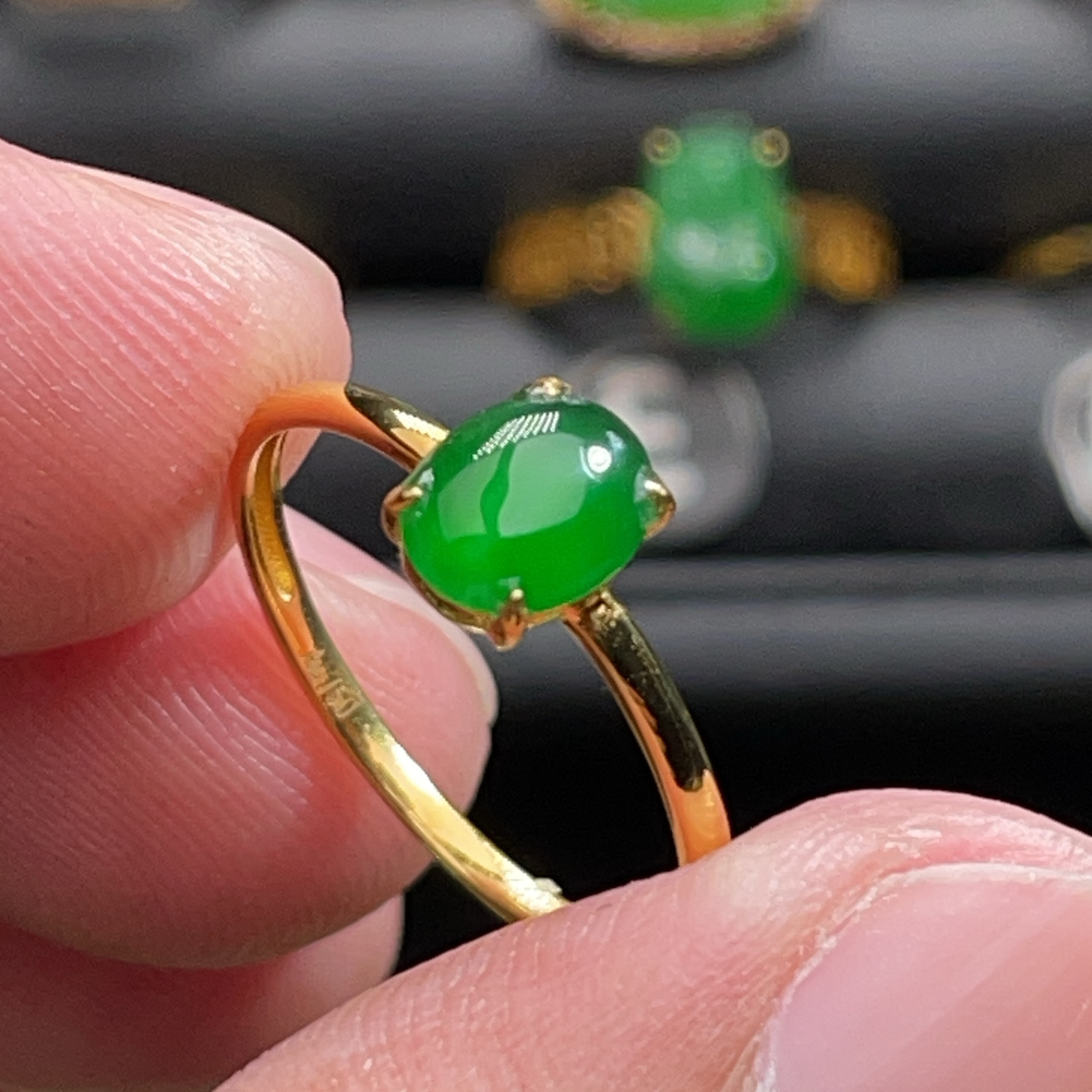 18K金天然翡翠A货-1480蛋面满绿戒指K黄镶嵌珠宝玉石阳绿轻奢女款