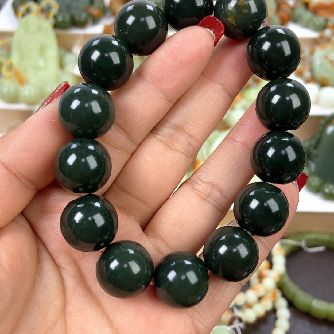 透闪石质玉手串未镶嵌