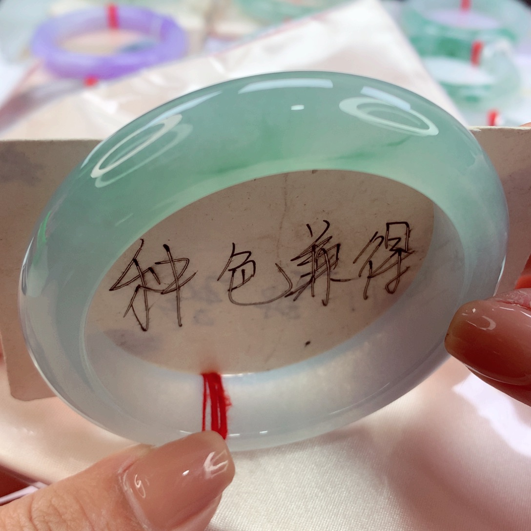 翡翠手镯未镶嵌师妹