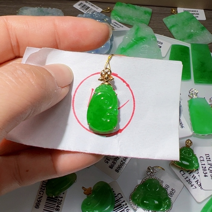 翡翠挂件18K金镶嵌翡翠