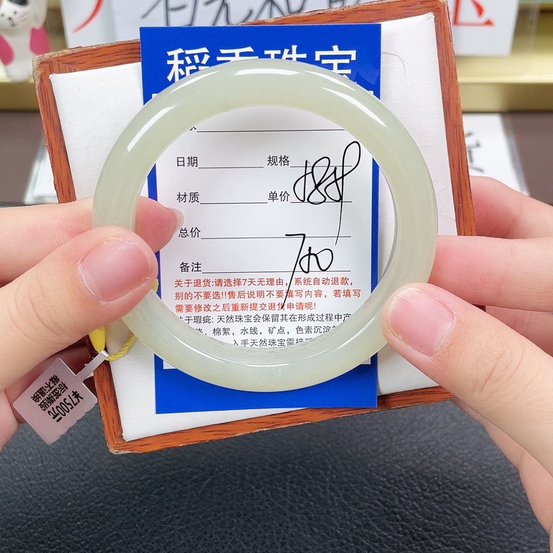 和田玉手镯未镶嵌