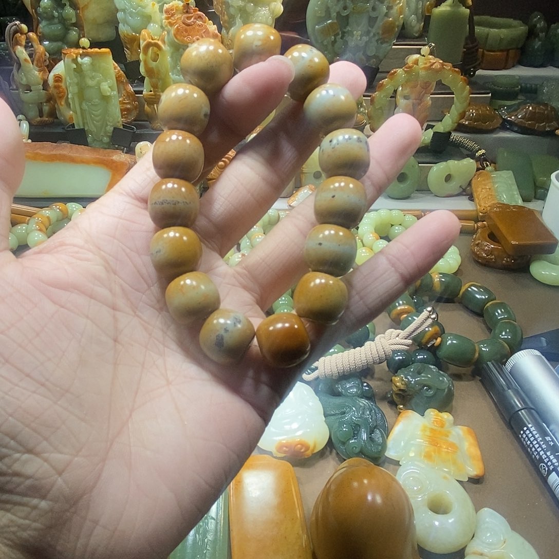 透闪石质玉未镶嵌手串1