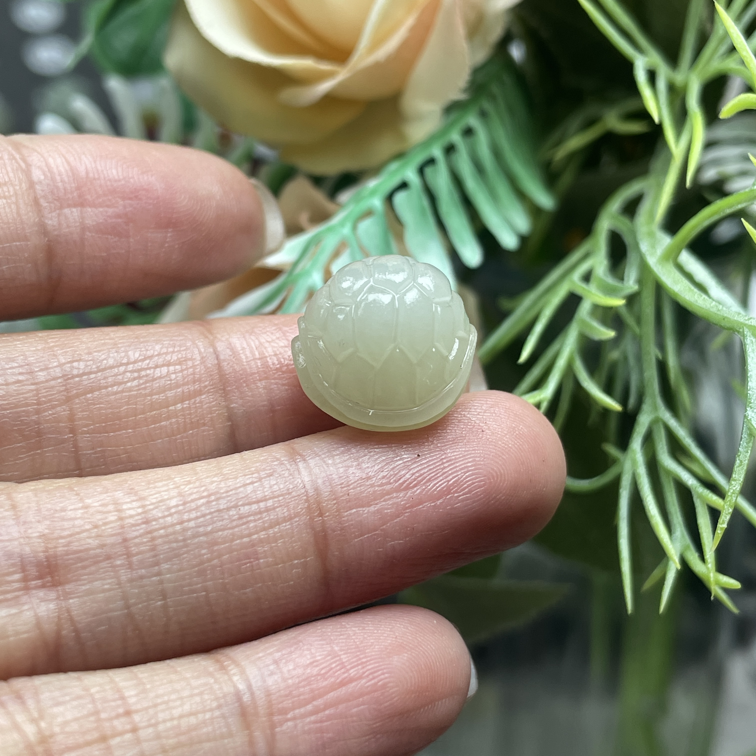 天然和田玉俄青白富甲龟壳珠子配饰颈饰吊坠