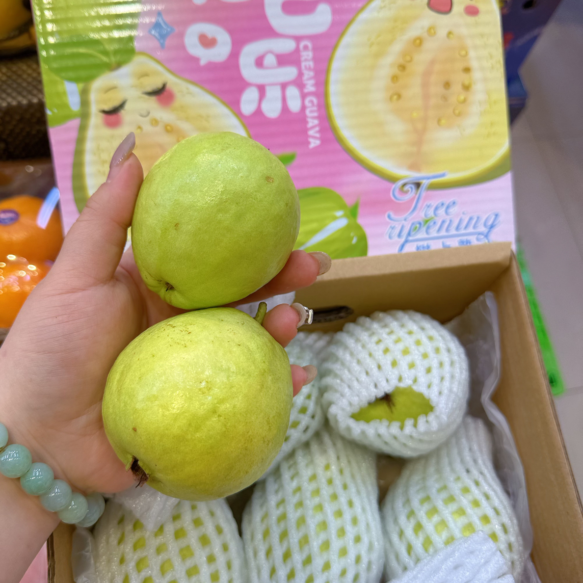 树熟奶油芭乐箱装，6-9个果左右，2斤半左右
