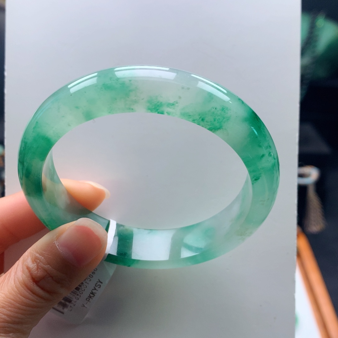 未镶嵌手镯石英质玉