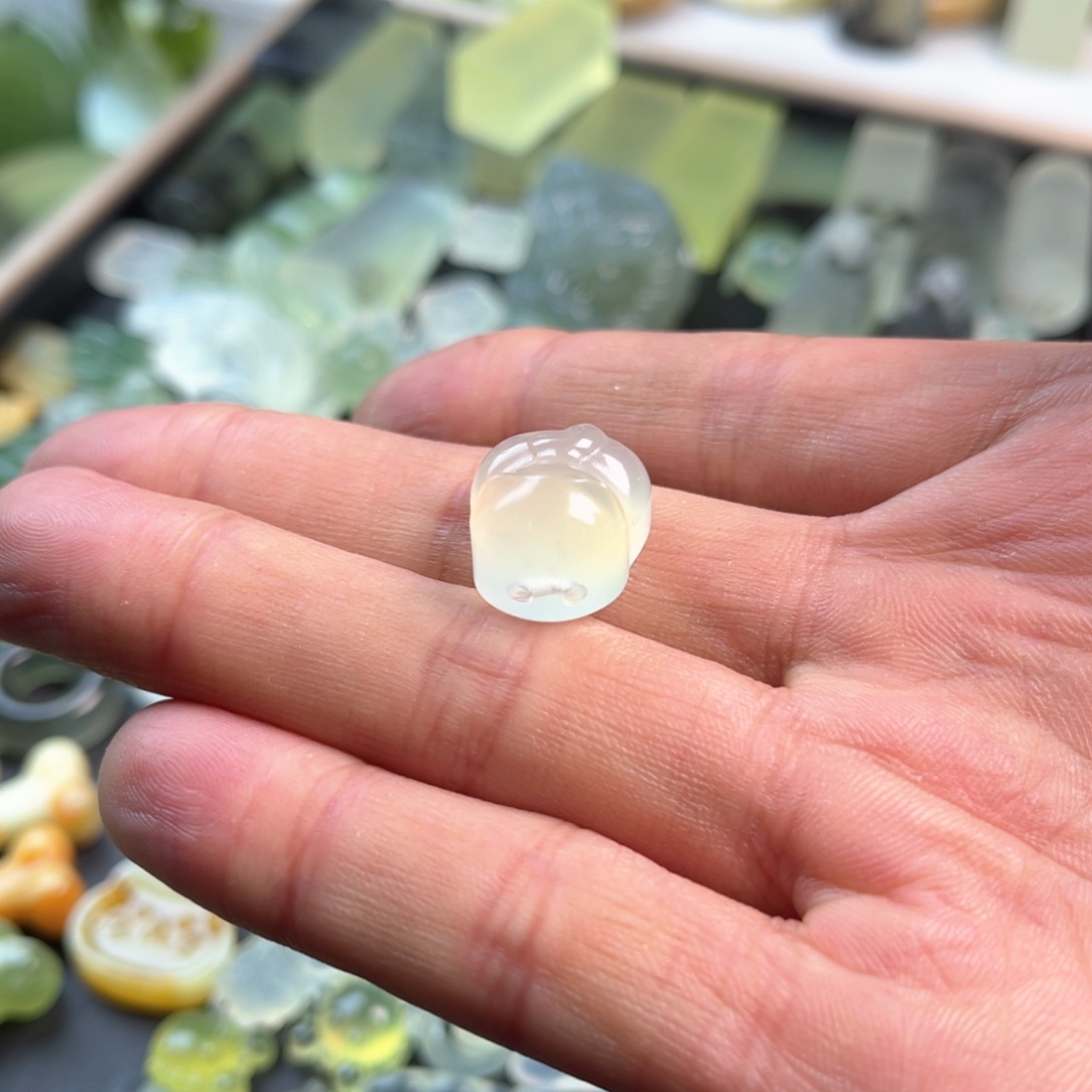 蛇纹石玉原石未镶嵌