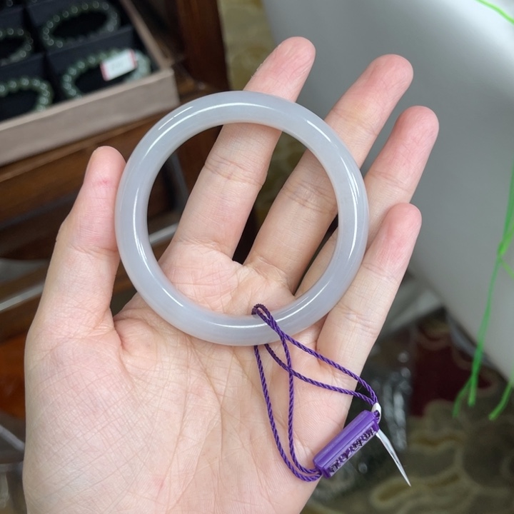 梦***雨和田玉未镶嵌手镯52