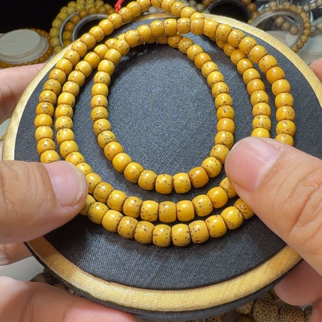 星月菩提吊坠鸡油黄