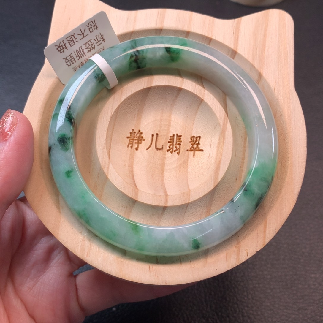 翡翠手镯未镶嵌57圈口