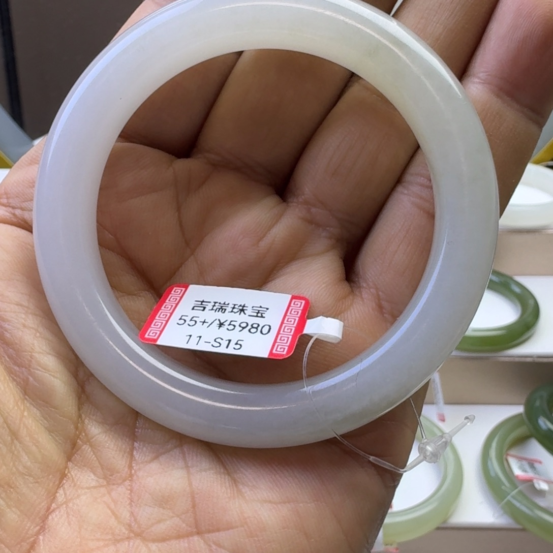 和田玉未镶嵌手镯