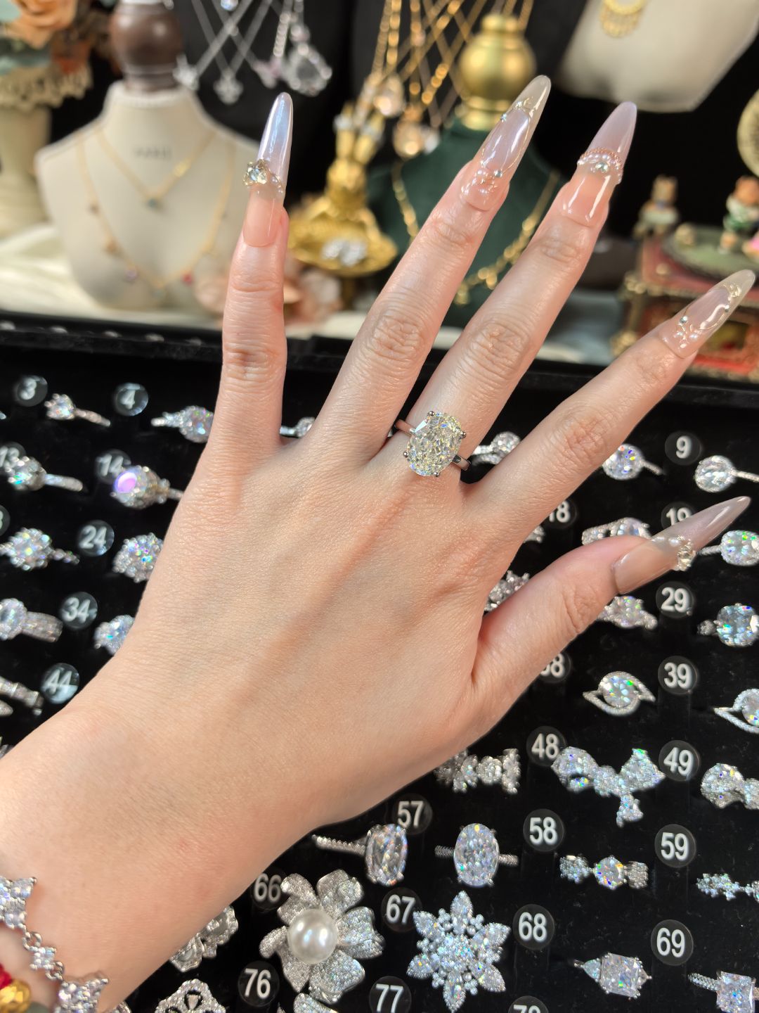 铜合金戒指 满钻精致G白光壁爆闪5克拉鸽子蛋首饰饰品轻奢时尚