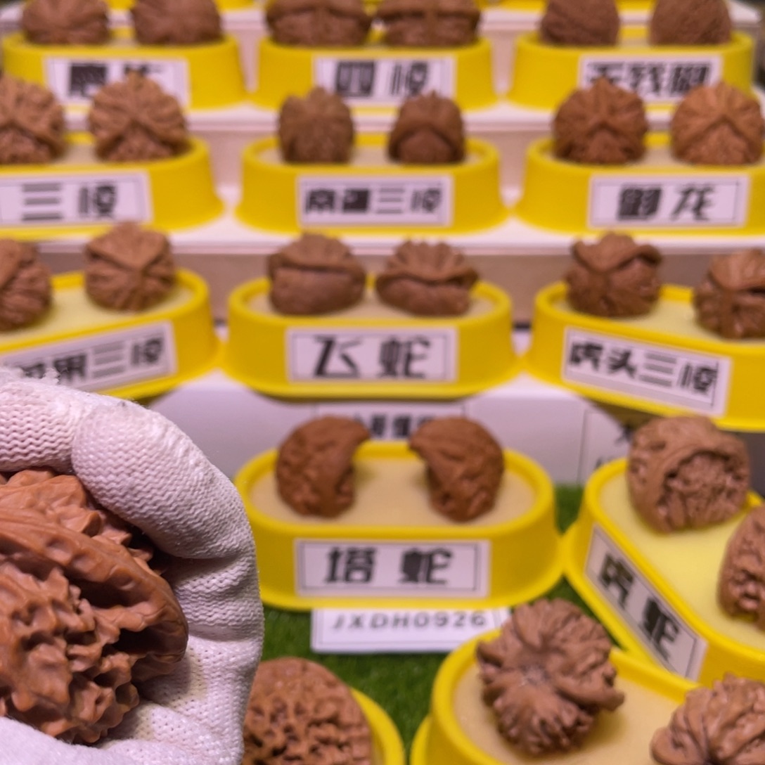 河***家把件桃核龙鳞纹路