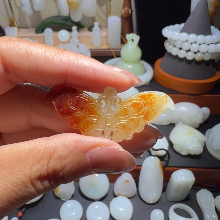 婷****和田玉未镶嵌颈饰