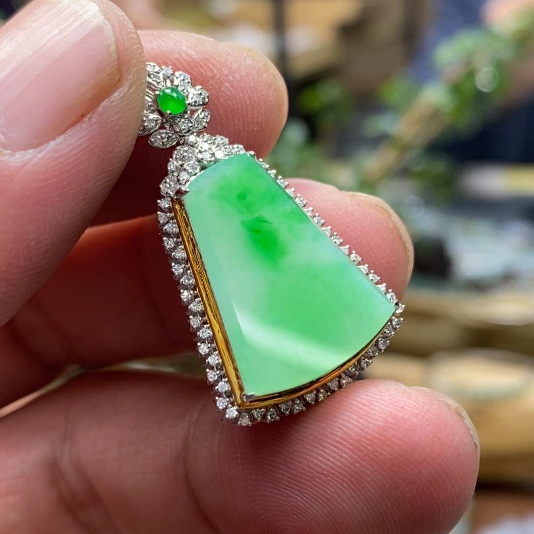 翡翠颈饰18K金镶嵌挂件