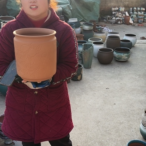 口21高24瑕疵盆子。