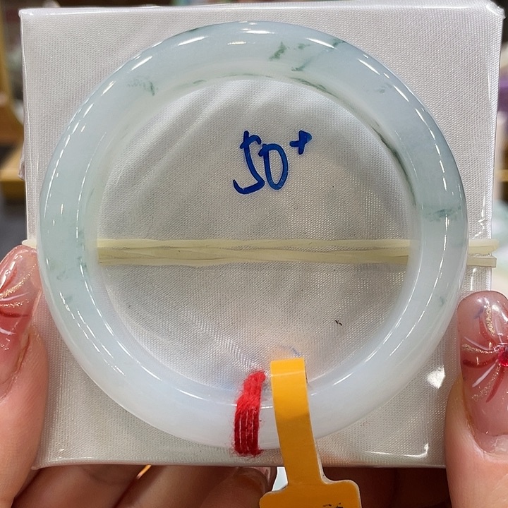 翡翠手镯未镶嵌翡翠手镯