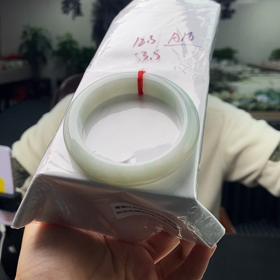 翡翠未镶嵌手镯颜色多样性发拍一发一