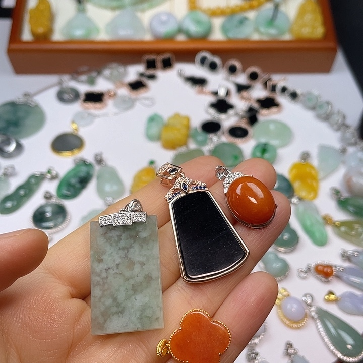 翡翠项链未镶嵌鱼*无事牌