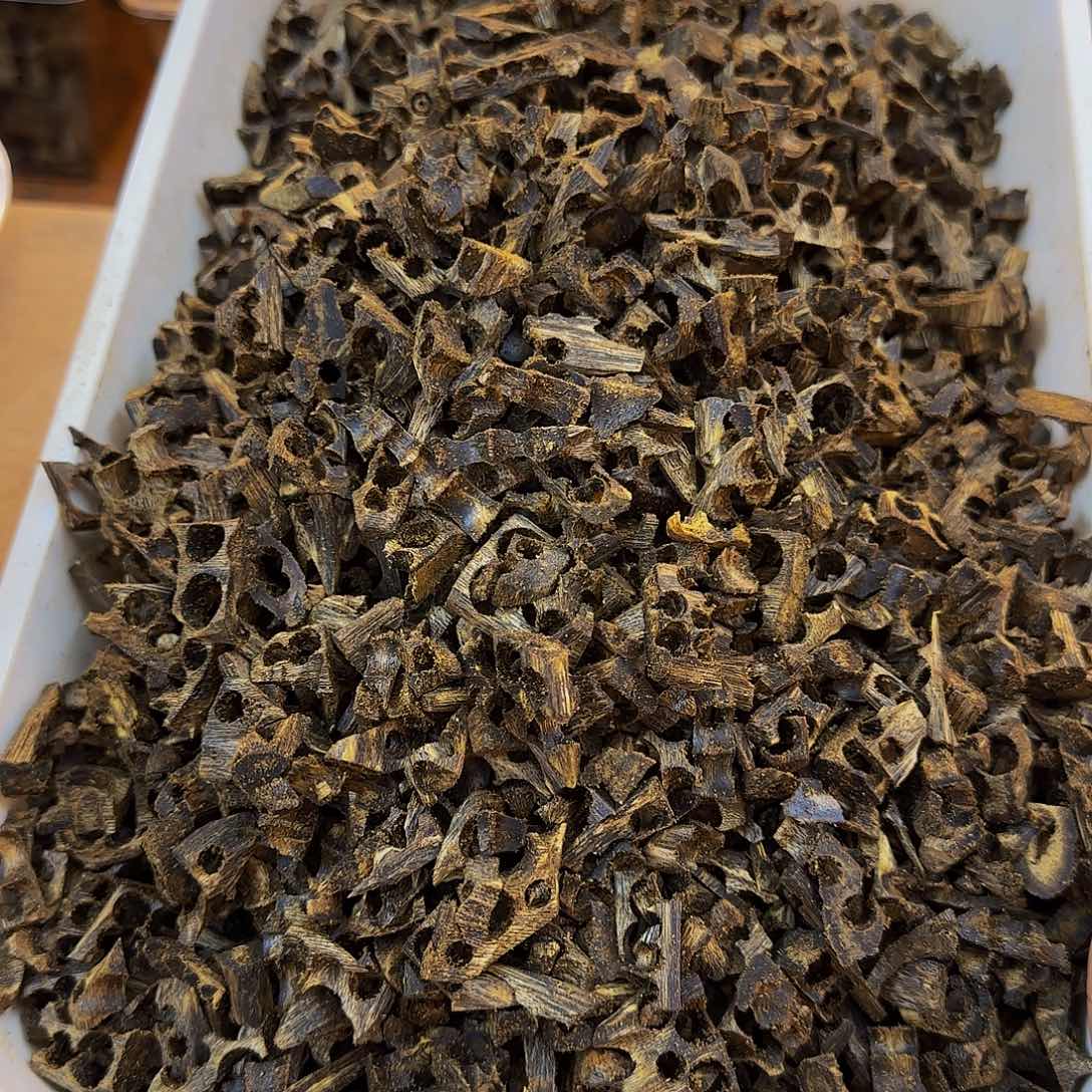 沉香沉香碎屑蓝宝石品种高油别车珠料50g