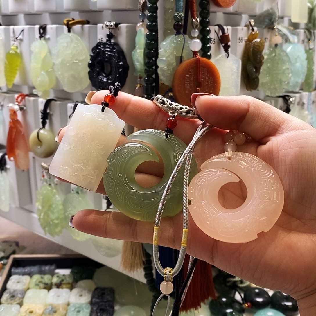 ㅤ***ㅤ蛇纹石玉未镶嵌颈饰