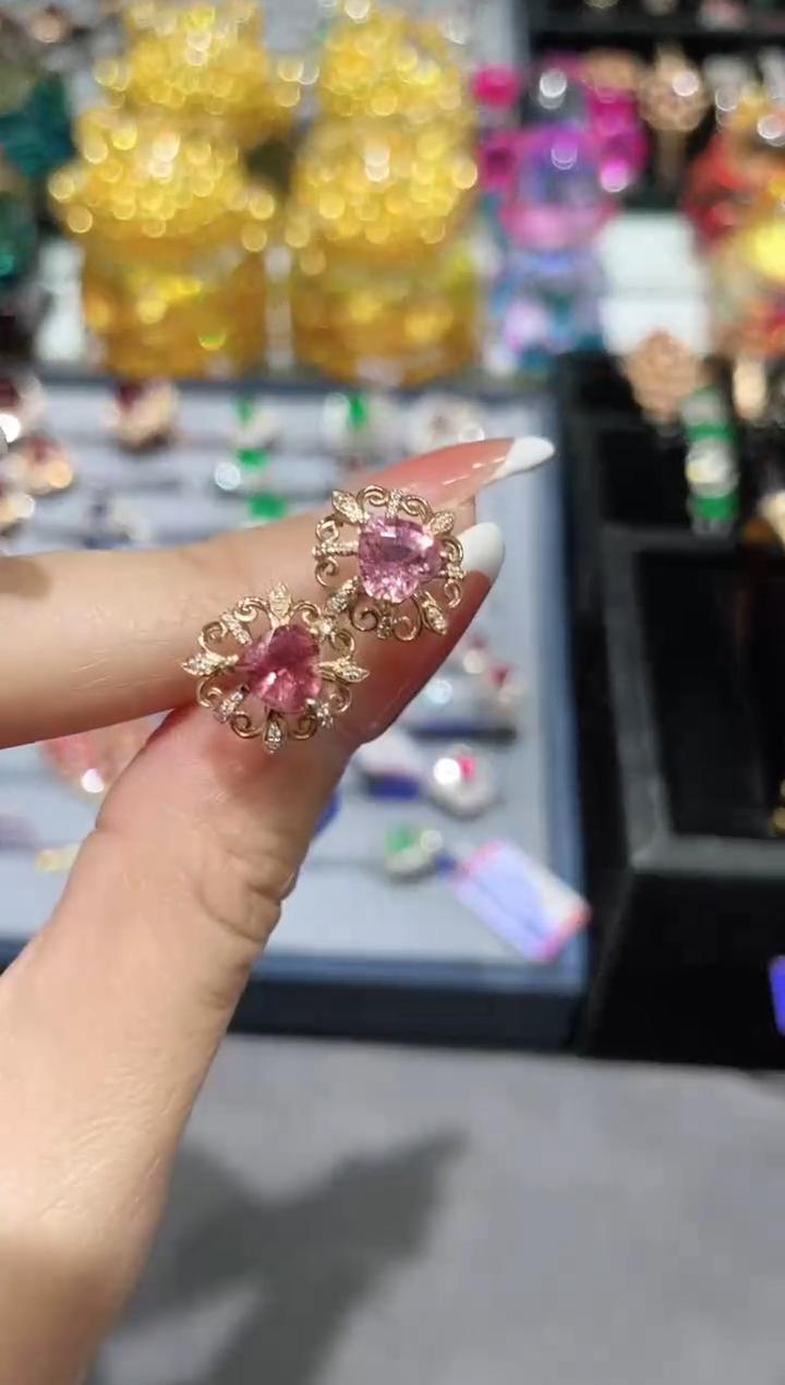 18K金镶嵌碧玺耳饰