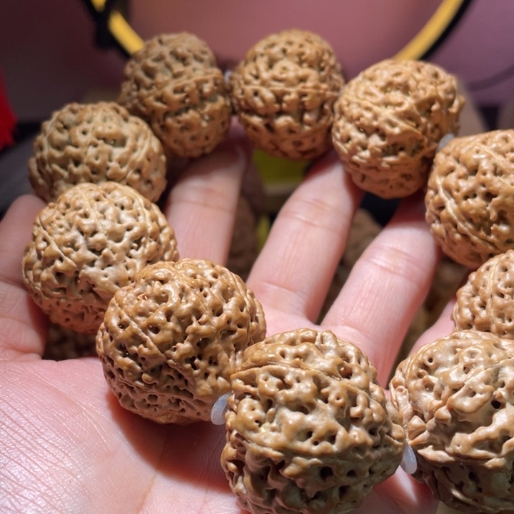 桃核把件八瓣金刚菩提有疤