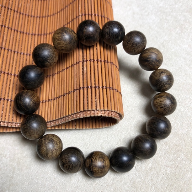 越南芽庄白奇楠虎斑纹留疤1.2单圈沉香手串