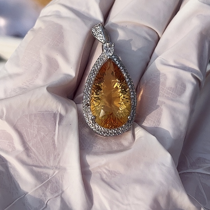 L***A未镶嵌水晶吊坠(不含链)