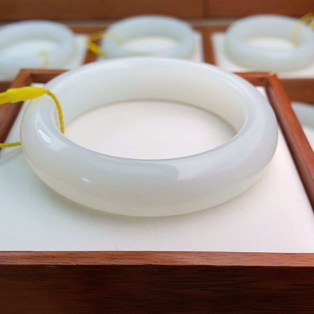 和田玉（白玉）未镶嵌手镯