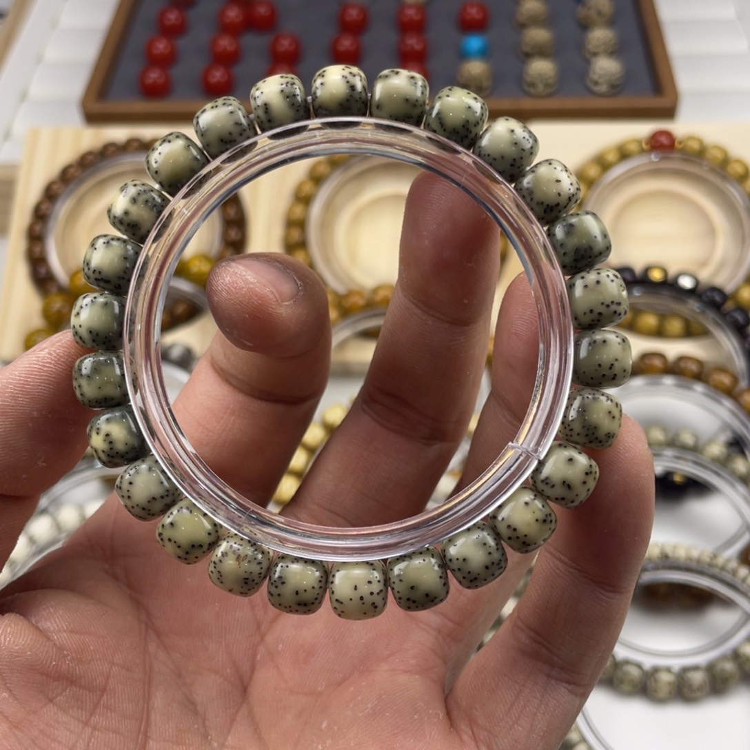 星月菩提吊坠帝王绿侧留白半壁