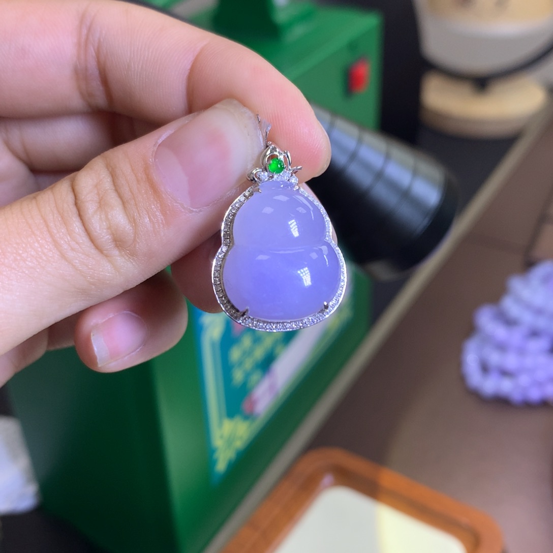 翡翠颈饰18K金镶嵌翡翠