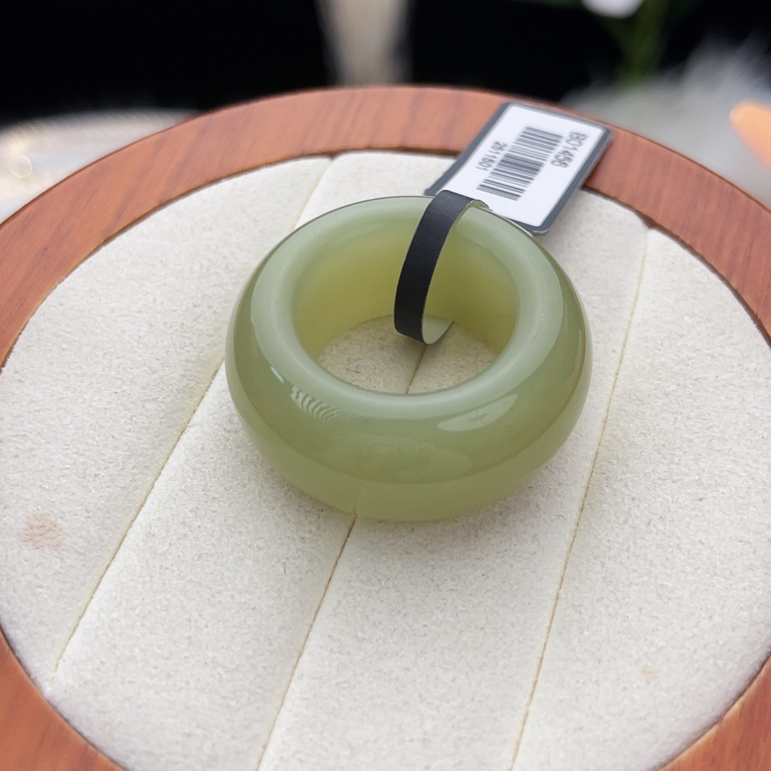 和田玉未镶嵌戒指l151。嫩绿轮胎。18.4。