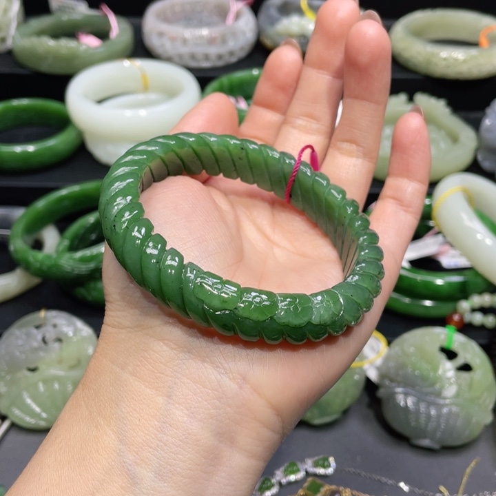 和田玉手镯60+圈口 编号67未镶嵌咪*a