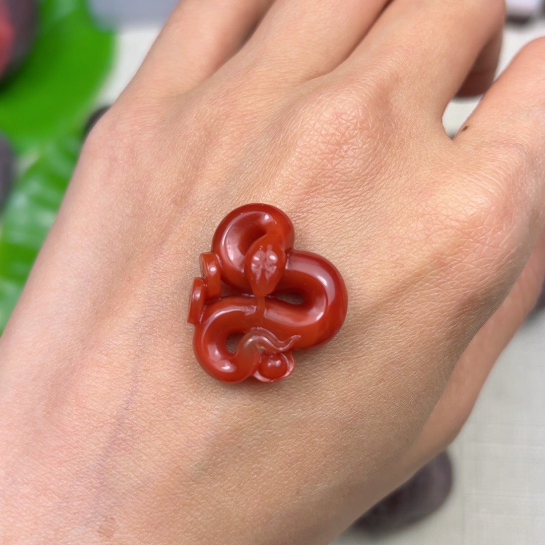 南红玛瑙雕刻件未镶嵌