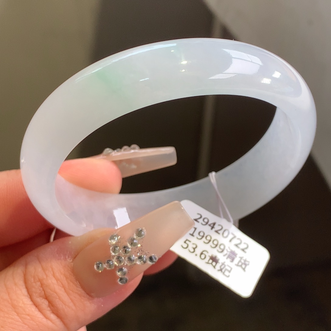 翡翠手镯未镶嵌白冰飘绿贵妃手镯