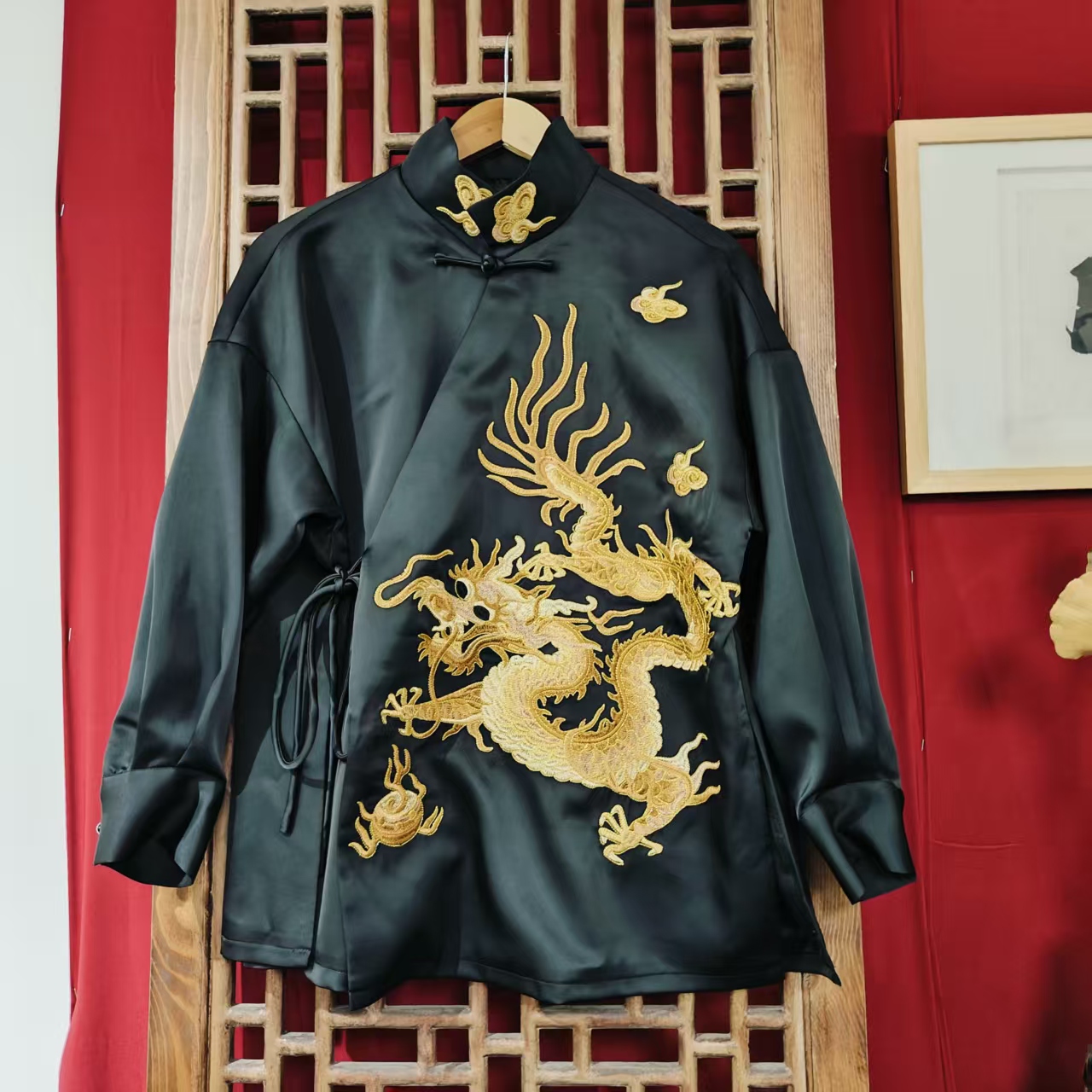 （LS138-1）凤徕兮私人定制黑色光板底金龙加衬刺绣系带上衣中国风