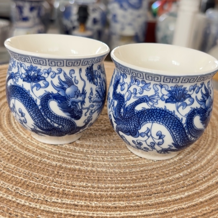 微瑕青花瓷器值得购买