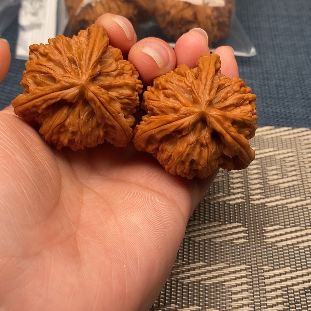 德***）文玩核桃吊坠三棱