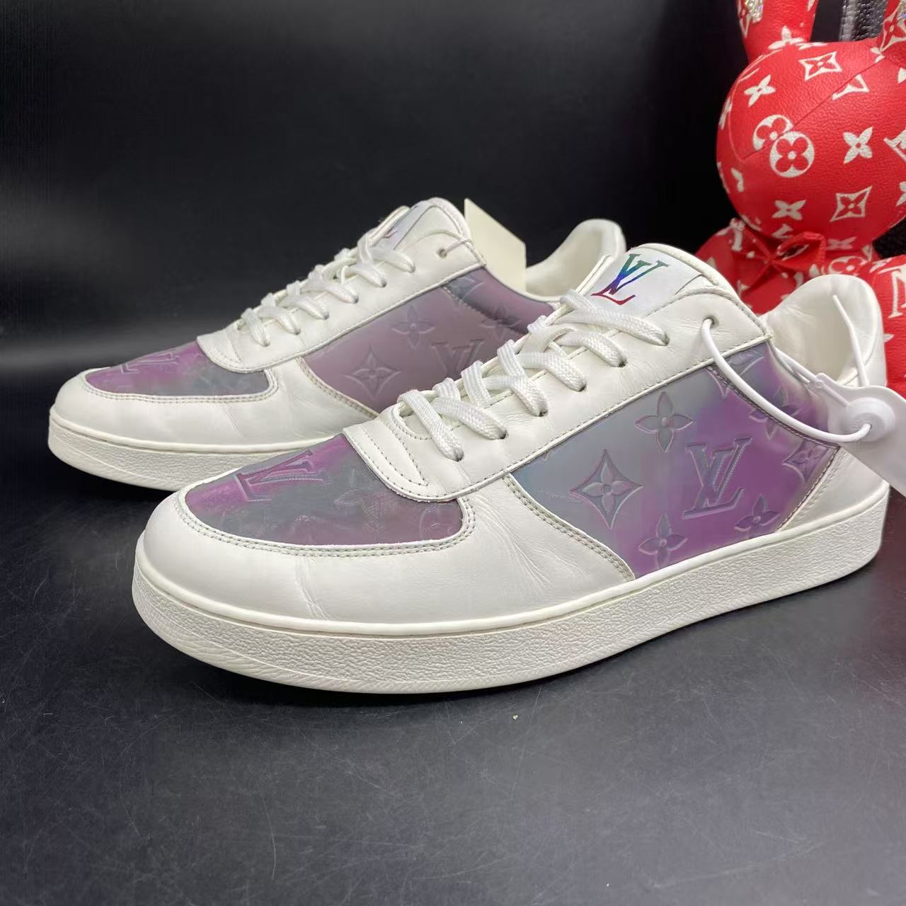 95新 LouisVuitton/路易威登 白色镭射板鞋40.5欧码LZ02