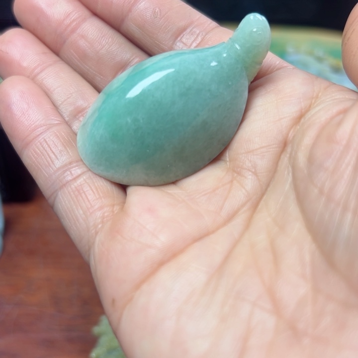 翡翠摆件未镶嵌阿*中翡翠