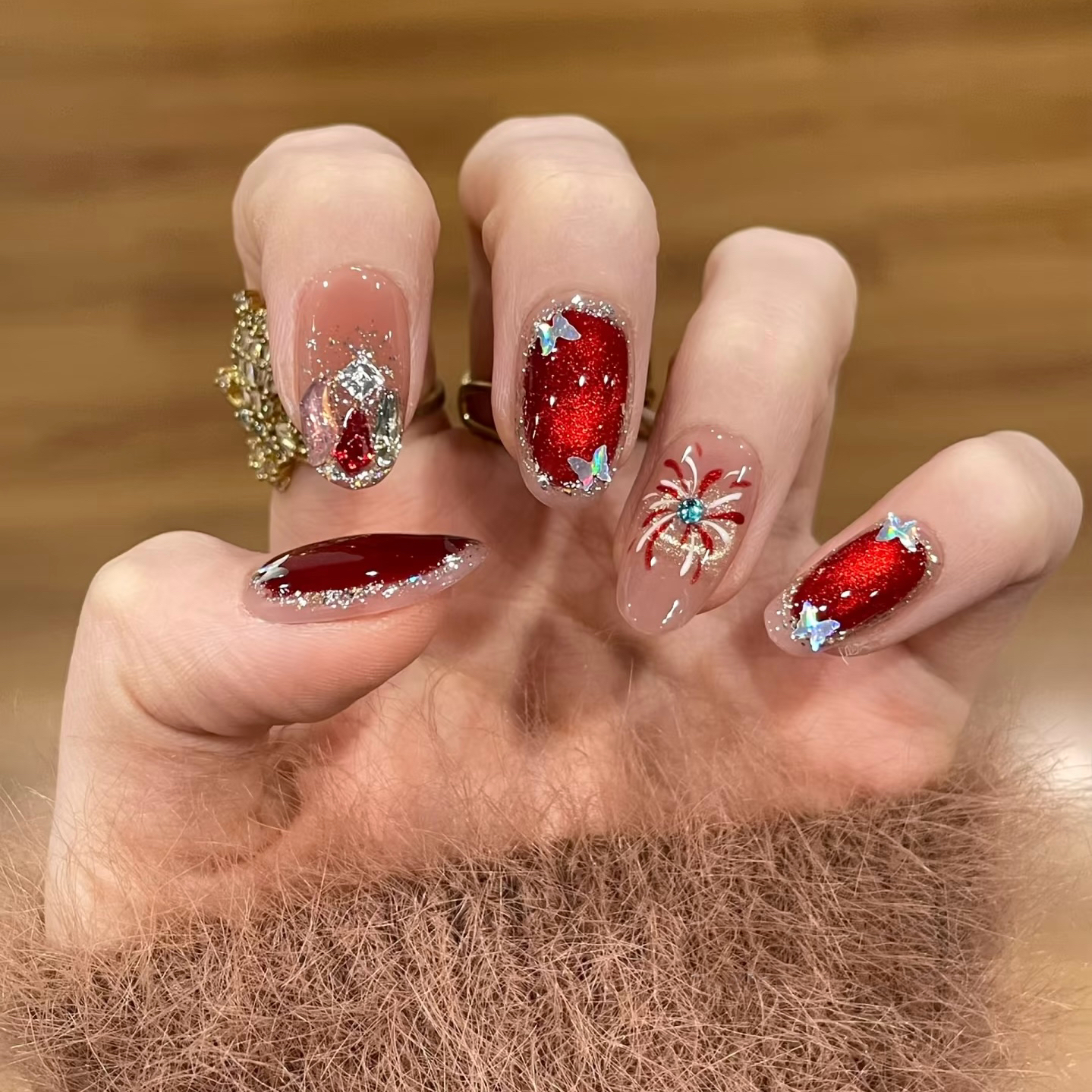 【告白烟火】红色猫眼穿戴甲秋冬手绘烟火新年圣诞纯手工气质美甲贴