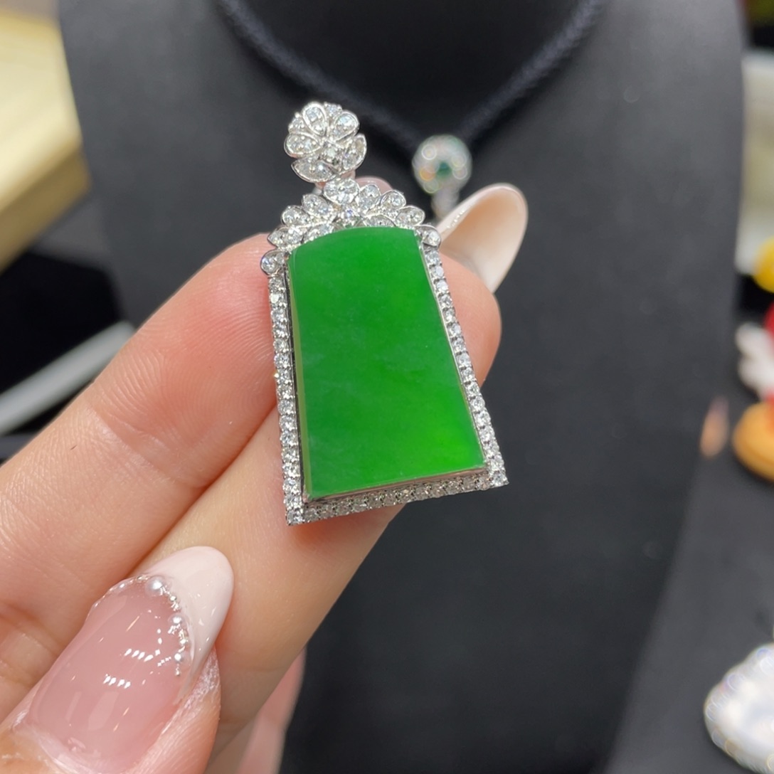 翡翠颈饰18K金镶嵌天然缅甸翡翠a货