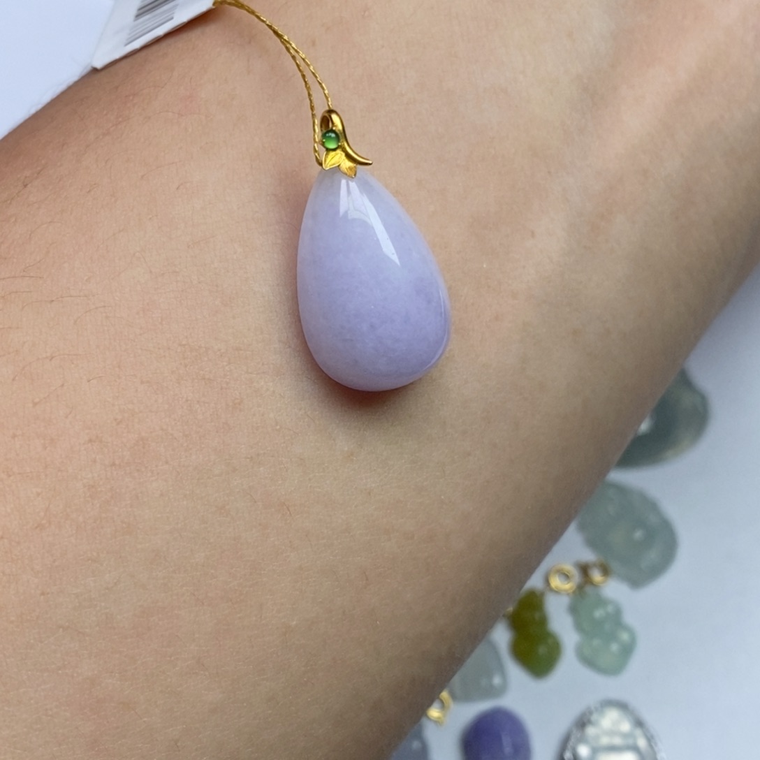 翡翠18K金镶嵌颈饰水滴