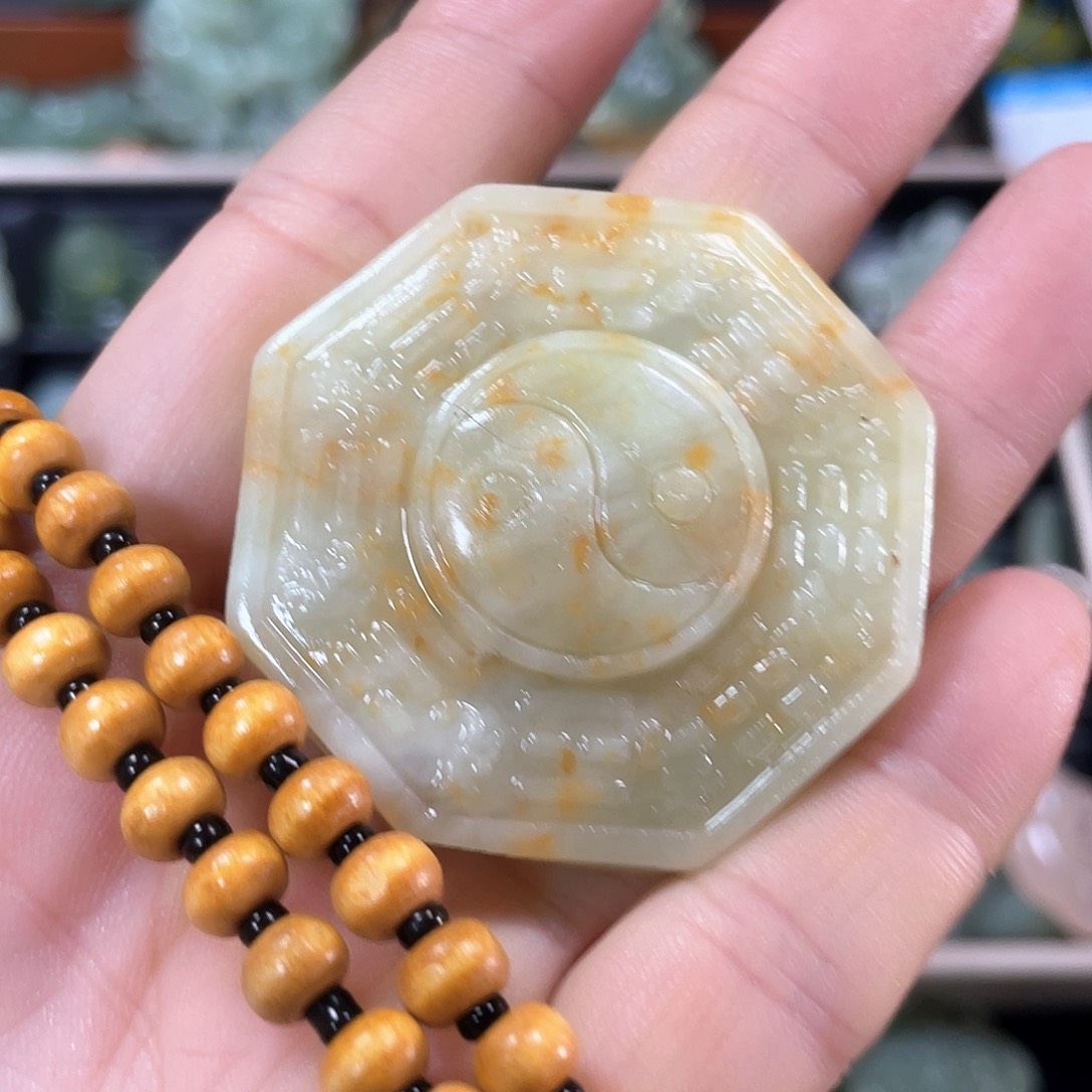 石英质玉颈饰合金