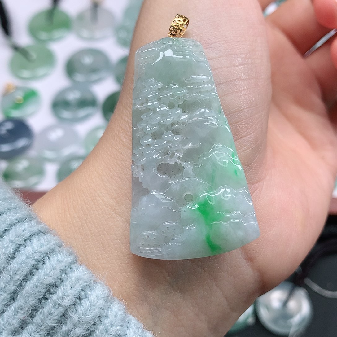 翡翠颈饰18K金镶嵌山水