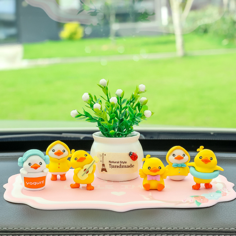 可爱超萌小黄鸭微景观diy饰品小摆件卡通车载摆件车窗车内装饰品