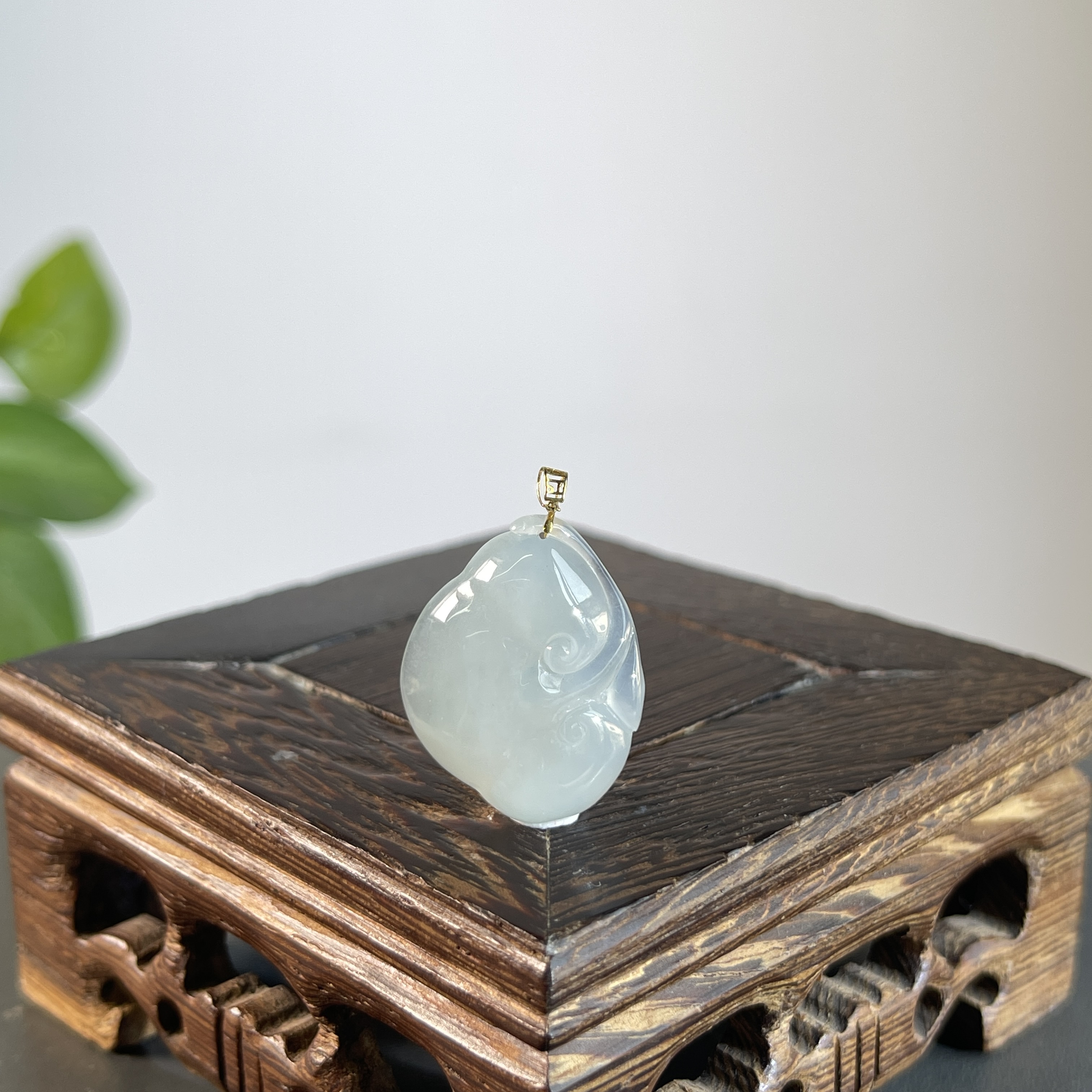 JTW21-43 天然缅甸A货翡翠  18K扣如意