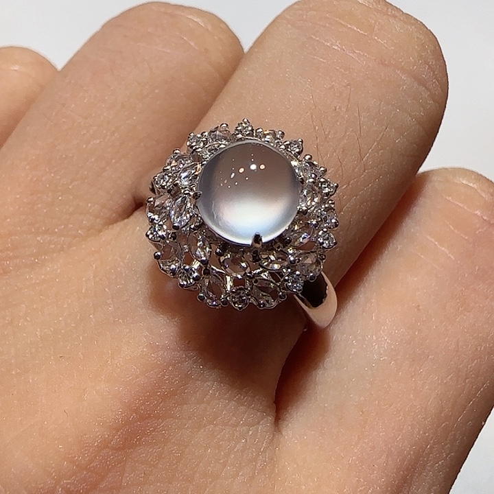 翡翠18K金镶嵌戒指蛋面