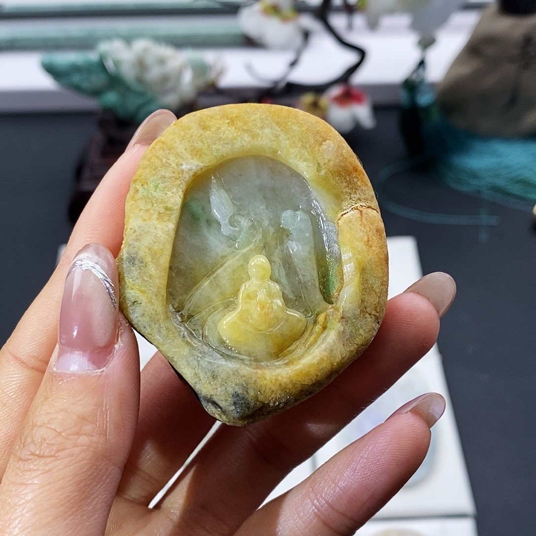 翡翠颈饰未镶嵌翡翠